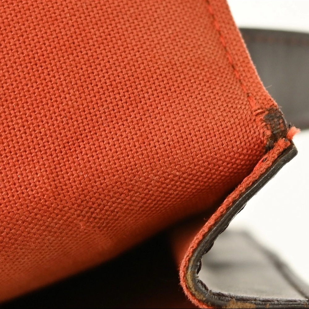 Louis Vuitton crossbody bag - Picture 7 of 8